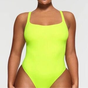 NWT SKIMS Fits Everybody Square Neck Bodysuit XL Yellow/Green